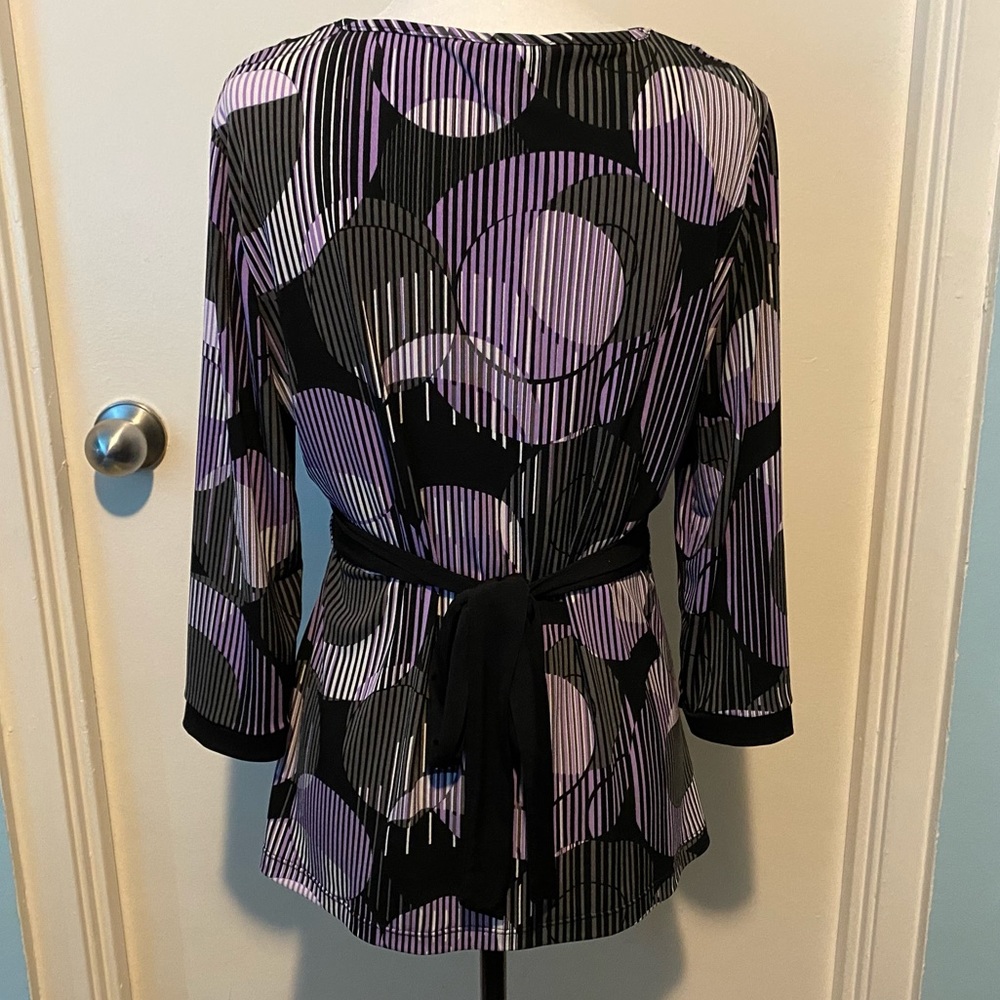 JESSICA V-NECK BLOUSE WITH TIED BACK - Picture 7 of 15